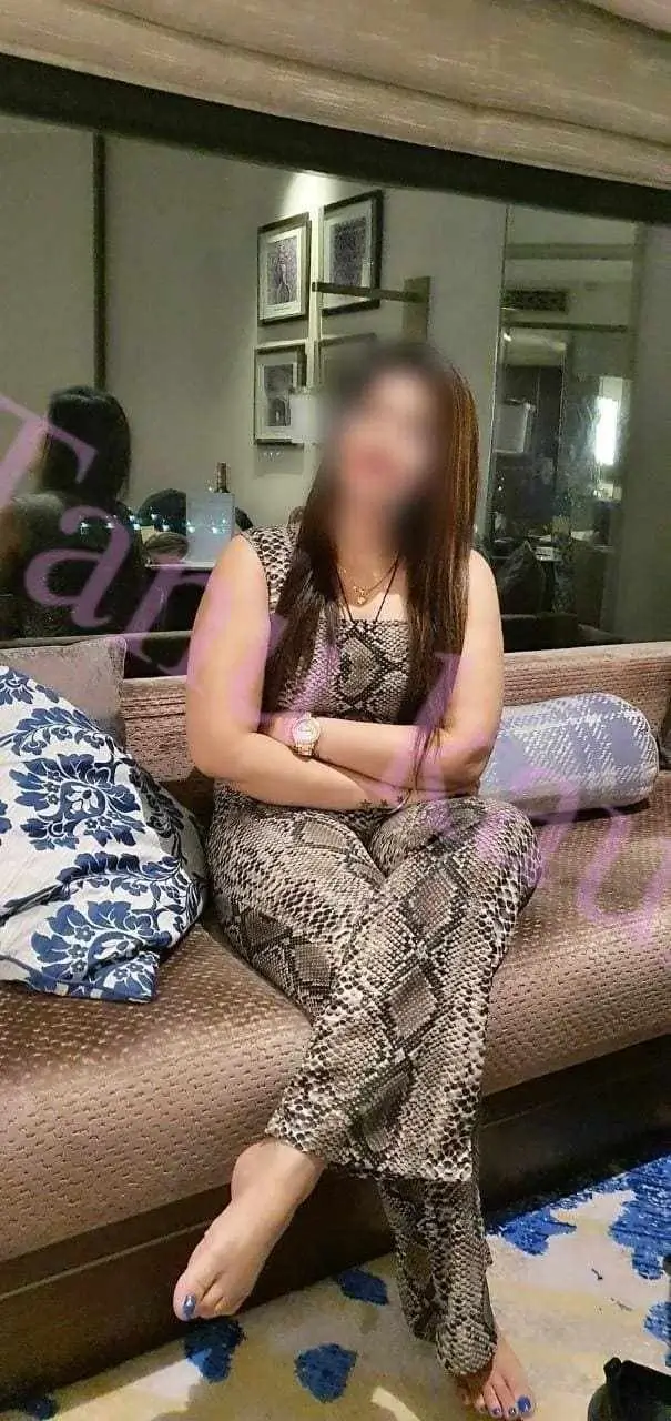 call girls in Daman
